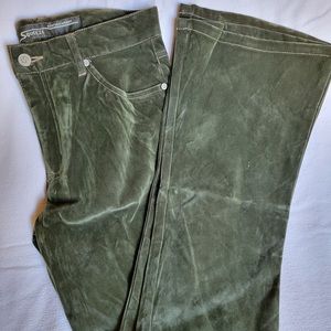 Vintage Stephen Hardy Faux Suede slacks. Olive Green Women’s size 5/6